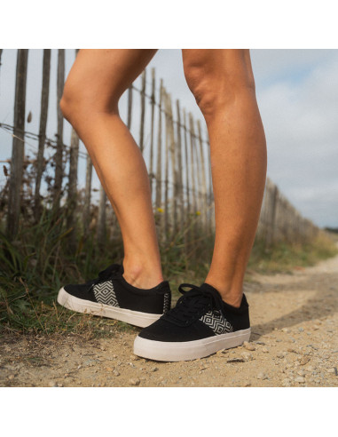 MAI CHAU vegan black